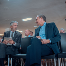 El ministro del Interior, Fernando Grande-Marlaska, y el expresidente del Gobierno José Luis Rodríguez Zapatero en la presentación del libro del exministro de Universidades Manuel Castells 'Testimonio: Viviendo historia', en el Círculo de Bellas Artes, a 8 de mayo de 2023, en Madrid (España). En este libro, Manuel Castells narra su experiencia sobre cómo vivió algunos de los acontecimientos históricos ocurridos en los siglos XX y XXI.

Gabriel Luengas / Europa Press
08/5/2023