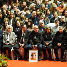 Familiares de los fallecidos en el accidente ferroviario de Adamuz durante la misa funeral celebrada en Huelva.