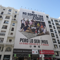 Imagen de la lona de la Kings League en Gran Vía.

REMITIDA / HANDOUT por KINGS LEAGUE
Fotografía remitida a medios de comunicación exclusivamente para ilustrar la noticia a la que hace referencia la imagen, y citando la procedencia de la imagen en la firma
25/2/2026