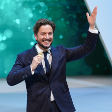 El título de Hijo Predilecto de Andalucía en este 28F se le concede al cantante, Manuel Carrasco.
