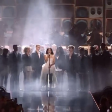 Rosalía actuando en los Brit Awards.