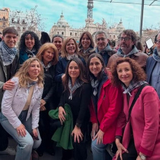 Comitiva del PSPV en el balcón del Ayuntamiento de Valencia sin Bielsa