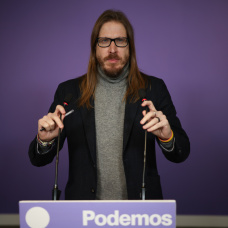 (Foto de ARCHIVO)
El secretario de organización y portavoz de Podemos, Pablo Fernández, ofrece una rueda de prensa en la sede de Podemos, a 9 de febrero de 2026, en Madrid (España). Podemos ha vuelto a experimentar un nuevo varapalo electoral al convertirse en fuerza extraparlamentaria en Aragón tras los comicios autonómicos de este domingo, donde ha perdido el único escaño que ostentaba. Con ello, ya carece de representación en nueve parlamentos autonómicos.

Alejandro Martínez Vélez / Europa Press
09/2/2026