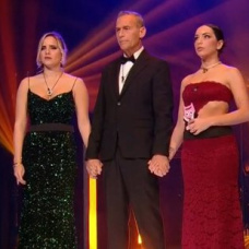 Gloria González, Carlos Lozano y ANIta Williams en la final de 'Gran Hermano Dúo'.