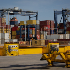 Contenedores de mercancías en el muelle de descarga del Puerto de Barcelona, en Cataluña (España), a 1 de abril de 2021. 
David Zorraquino / Europa Press
1 DE ABRIL DE 2021