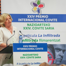 (Foto de ARCHIVO)
La presidenta de COVITE, Consuelo Ordóñez, interviene durante el acto de entrega del Premio COVITE a ‘La Infiltrada’, en el Palacio de Congresos Kursaal, a 31 de mayo de 2025, en San Sebastián, Guipúzcoa, País Vasco (España). El Colectivo de Víctimas del Terrorismo (COVITE) otorga su XXIV Premio Internacional a la película 'La Infiltrada', dirigida por Arantxa Echevarría y protagonizada por Carolina Yuste, por su “enorme valor a la memoria colectiva sobre lo que fue el terrorismo de ETA” y por dignificar, a través del cine, a las víctimas y a los “héroes anónimos” que se enfrentaron a la banda terrorista. La película, basada en hechos reales, narra la historia de una joven agente de la Policía Nacional que, con solo 20 años, logró infiltrarse en ETA y proporcionar información clave para desarticular el comando Donosti.

Unanue / Europa Press
31 MAYO 2025;PREMIO;COVITE;CINE;PELÍCULA;ETA
31/5/2025