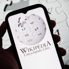 Imagen de un móvil con la Wikipedia.