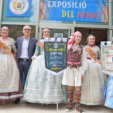 Momento de la entrega de los premios al Ninot Indultat de Benaguasil.