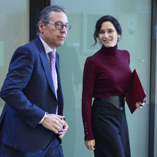 (Foto de ARCHIVO)
El senador del PP Alfonso Serrano y la presidenta de la Comunidad de Madrid, Isabel Díaz Ayuso, a su llegada a un pleno de la Asamblea de Madrid, a 20 de noviembre de 2025, en Madrid (España)

Jesús Hellín / Europa Press
20 NOVIEMBRE 2025;AYUSO;MADRID;ASAMBLEA
20/11/2025