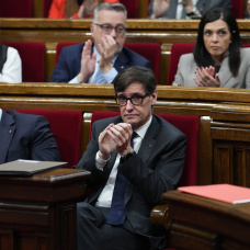 El presidente de la Generalitat de Cataluña, Salvador Illa, durante el pleno del Parlament