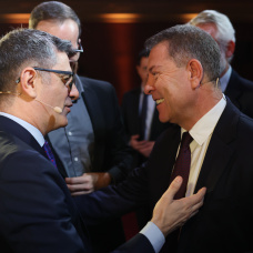 (Foto de ARCHIVO)
El ministro de la Presidencia, Justicia y Relaciones con las Cortes, Félix Bolaños (i), y  el presidente de la Junta de Castilla-La Mancha, Emiliano García-Page (d), durante el foro Metafuturo 2025, en el Ateneo de Madrid, a 20 de noviembre de 2025, en Madrid (España). El foro, organizado por Atresmedia, reúne a todo tipo de personalidades del ámbito social y político para debatir sobre temas como la Inteligencia Artificial, la digitalización, la libertad de expresión, la geopolítica, la transición energética, las migraciones, el papel de la mujer en la sociedad y el impacto de las pantallas, entre otros. Por primera vez el foro, que arrancaba el lunes 17 de noviembre en Madrid, se clausurará el 21 de noviembre en Barcelona.

Alejandro Martínez Vélez / Europa Press
20 NOVIEMBRE 2025;CUARTA JORNADA;FORO METAFUTURO;MADRID;BOLAÑOS;PAGE
20/11/2025
