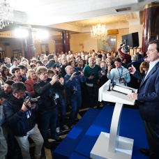 El candidato del PP, Alfonso Fernández Mañueco, interviene tras el seguimiento de la noche electoral del PP de Castilla y León, desde Salamanca. Manuel Ángel Laya / Europa Press