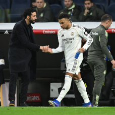 Arbeloa y Mbappé en el Bernabéu antes de viajar a Mánchester.. (Photo by Denis Doyle/Getty Images)