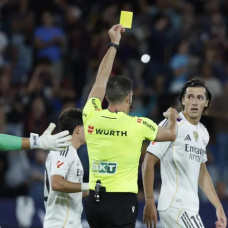 Cuatro futbolistas del Real Madrid en riesgo de suspensión.