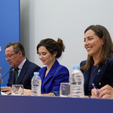 (Foto de ARCHIVO)
(I-D) El secretario general del PP de Madrid, Alfonso Serrano; la presidenta de la Comunidad de Madrid y presidenta del PP de Madrid, Isabel Díaz Ayuso, y la ex alcaldesa de Arroyomolinos, Ana Millán, durante el Comité Ejecutivo Autonómico del PP de Madrid, en el Centro de Empresas de Boadilla del Monte, a 30 de septiembre de 2024, en Boadilla del Monte, Madrid (España). Después de la reunión del Comité Ejecutivo, Ayuso ha inaugurado la sede del PP en Boadilla del Monte.

Jesús Hellín / Europa Press
30/9/2024