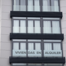 Anuncio de viviendas en alquiler, en el barrio de Castellana, a 13 de febrero de 2026, en Madrid (España). 
Eduardo Parra / Europa Press
13 FEBRERO 2026