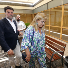 El alcalde de Alicante, Luis Barcala y la candidata de Vox a la Alcaldía de Alicante, Carmen Robledillo.