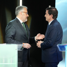 (Foto de ARCHIVO)
El candidato de VOX a la Presidencia de la Junta de Castilla y León, Carlos Pollán (i) y el candidato del PP a la Presidencia de la Junta de Castilla y León, Alfonso Fernández Mañueco (d), durante el segundo debate para las elecciones autonómicas en Castilla y León, a 10 de marzo de 2026, en Valladolid, Castilla y León (España). El segundo debate electoral de Castilla y León está organizado por CyLTV y moderado por los periodistas María Núñez y Antonio Renedo. El debate cuenta con cuatro bloques temáticos: medioambiente, servicios públicos, economía y regeneración democrática.

Photogenic/Claudia Alba / Europa Press
10 MARZO 2026;DEBATE;CAMPAÑA ELECTORAL;ELECCIONES;
10/3/2026