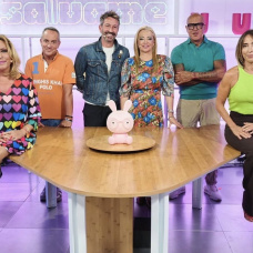 Víctor Sandoval junto a sus ex compañeros de "Sálvame"