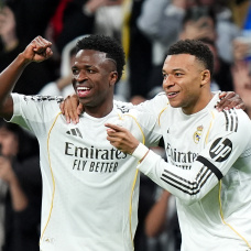 Kylian Mbappé y Vinicius Jr. celebran un gol juntos en el Santiago Bernabéu. El derbi de este domingo mide su pegada frente a la defensa de Simeone.