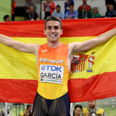 TORUN, POLAND - MARCH 22: Gold medallist, Mariano Garcia of Team Spain, celebrates with the national flag after victory in the Men's 1500m Final on day three of the World Athletics Indoor Championships Kujawy Pomorze 2026 at Kujawsko-Pomorska Arena on March 22, 2026 in Torun, Poland. (Photo by Michael Steele/Getty Images)
