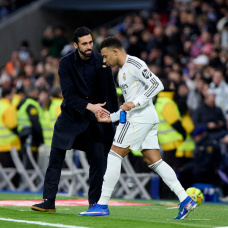 Kylian Mbappé, junto a Álvaro Arbeloa