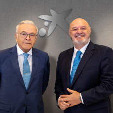 El presidente de la Fundación “la Caixa” y de CriteriaCaixa, Isidro Fainé, y el flamante consejero delegado, José María Méndez.
REMITIDA / HANDOUT por CRITERIACAIXA
03/11/2025