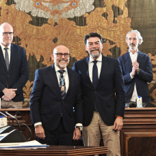Luis Alfonso Morata y Luis Barcala, este jueves en el pleno del Ayuntamiento de Alicante

EUROPA PRESS
26/3/2026