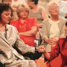 Azucena Hernández con Concha Velasco en TVE en 2002.