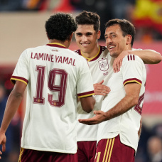 VILLARREAL, SPAIN - MARCH 27: Mikel Oyarzabal of Spain celebrates scoring his team's second goal with teammates Pau Cubarsi and Lamine Yamal of Spain during the International Friendly match between Spain and Serbia at Estadio de la Ceramica on March 27, 2026 in Villarreal, Spain. (Photo by Alex Caparros/Getty Images)