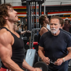 Arnold Schwarzenegger y Joseph Baena.