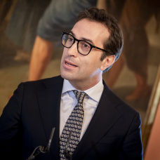 El vicepresidente primero y ministro de Economía, Comercio y Empresa, Carlos Cuerpo, durante el acto de traspaso de cartera, a 27 de marzo de 2026, en Madrid.
A.Pérez Meca / Europa Press
27/3/2026