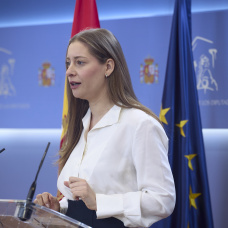 La portavoz del PP en el Congreso, Ester Muñoz, durante una rueda de prensa, en el Congreso de los Diputados.
