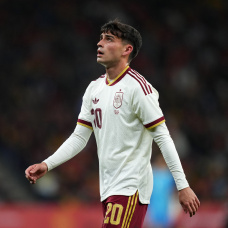 Pedri intentó dar sentido al juego de España en un partido espeso ante Egipto en Cornellà.