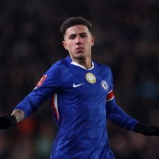 HULL, ENGLAND - FEBRUARY 13: Enzo Fernandez of Chelsea during the Emirates FA Cup Fourth Round match between Hull City and Chelsea on February 13, 2026 in Hull, England. (Photo by George Wood/Getty Images)
