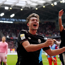 FREIBURG IM BREISGAU, GERMANY - APRIL 04: Tom Bischof of FC Bayern Munich celebrates after the team's victory in the Bundesliga match between SC Freiburg and FC Bayern München at Europa-Park Stadion on April 04, 2026 in Freiburg im Breisgau, Germany. (Photo by Daniela Porcelli/Getty Images)