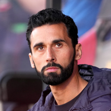 MALLORCA, SPAIN - APRIL 04: Alvaro Arbeloa, Head Coach of Real Madrid, looks on prior to the LaLiga EA Sports match between RCD Mallorca and Real Madrid CF at Estadio Daredevil Son Moix on April 04, 2026 in Mallorca, Spain. (Photo by Alex Caparros/Getty Images)