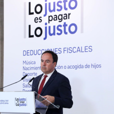 El presidente de la Generalitat Valenciana, Juanfran Pérez Llorca, en la presentación de la campaña de la renta 2025