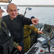 El primer ministro de Israel, Benjamin Netanyahu, visita la base naval de Ashdod.