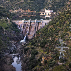 Embalse y presa de Picadas, en Aldea del Fresno, Madrid.