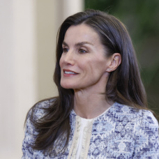 La Reina Letizia con miembros ACNUR, este 14 de abril en Madrid.