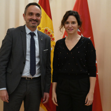 (Foto de ARCHIVO)
La presidenta de la Comunidad de Madrid, Isabel Díaz Ayuso, mantiene un encuentro con el alcalde de Móstoles, Manuel Bautista, en la Real Casa de Correos, a 4 de marzo de 2024, en Madrid (España). El alcalde de Móstoles, Manuel Bautista (PP), designado como nuevo miembro de la Junta de Gobierno de la Federación Española de Municipios y Provincias (FEMP), ejerce la representación de los alcaldes madrileños del PP en este organismo.

Fernando Sánchez / Europa Press
04 MARZO 2024;REUNIÓN;
04/3/2024