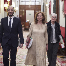 Alfonso Rodríguez de Celis junto a Francina Armengol e Isaura Leal Fernández