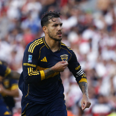 BUENOS AIRES, ARGENTINA - APRIL 19: Leandro Paredes of Boca Juniors celebrates scoring his team's first goal during the Torneo Apertura 2026 Superclásico match between River Plate and Boca Juniors at Estadio Más Monumental Antonio Vespucio Liberti on April 19, 2026 in Buenos Aires, Argentina. (Photo by Marcos Brindicci/Getty Images)
