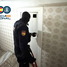 Imagen del operativo desarrollado por la Policía Nacional.

REMITIDA / HANDOUT por POLICÍA NACIONAL
Fotografía remitida a medios de comunicación exclusivamente para ilustrar la noticia a la que hace referencia la imagen, y citando la procedencia de la imagen en la firma
23/4/2026