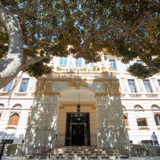 Fachada de la Diputación de Alicante.
