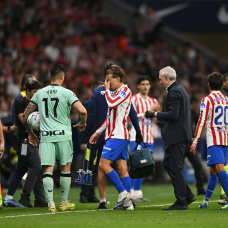 MADRID, SPAIN - APRIL 25: Pablo Barrios of Atletico de Madrid reacts after suffering an injury and subsequently being substituted off during the LaLiga EA Sports match between Atletico de Madrid and Athletic Club at Riyadh Air Metropolitano on April 25, 2026 in Madrid, Spain. (Photo by Denis Doyle/Getty Images)