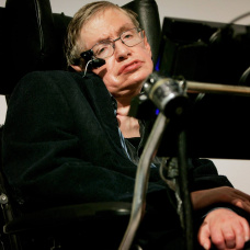 Stephen Hawking, uno de los físicos más influyentes del siglo XX, convirtió las limitaciones físicas en una mente extraordinariamente activa