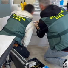 Agentes de la Guardia Civil.

REMITIDA / HANDOUT por GC
Fotografía remitida a medios de comunicación exclusivamente para ilustrar la noticia a la que hace referencia la imagen, y citando la procedencia de la imagen en la firma
27/4/2026
