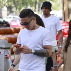 Enzo Fernández junto a sus compañeros de equipo, Marc Cucurella y João Pedro pasean por las calles de la capital, a 27 de abril de 2026, en Madrid (España)

Jose Velasco / Europa Press
FÚTBOL;FUTBOLISTA;CHELSEA
27/4/2026